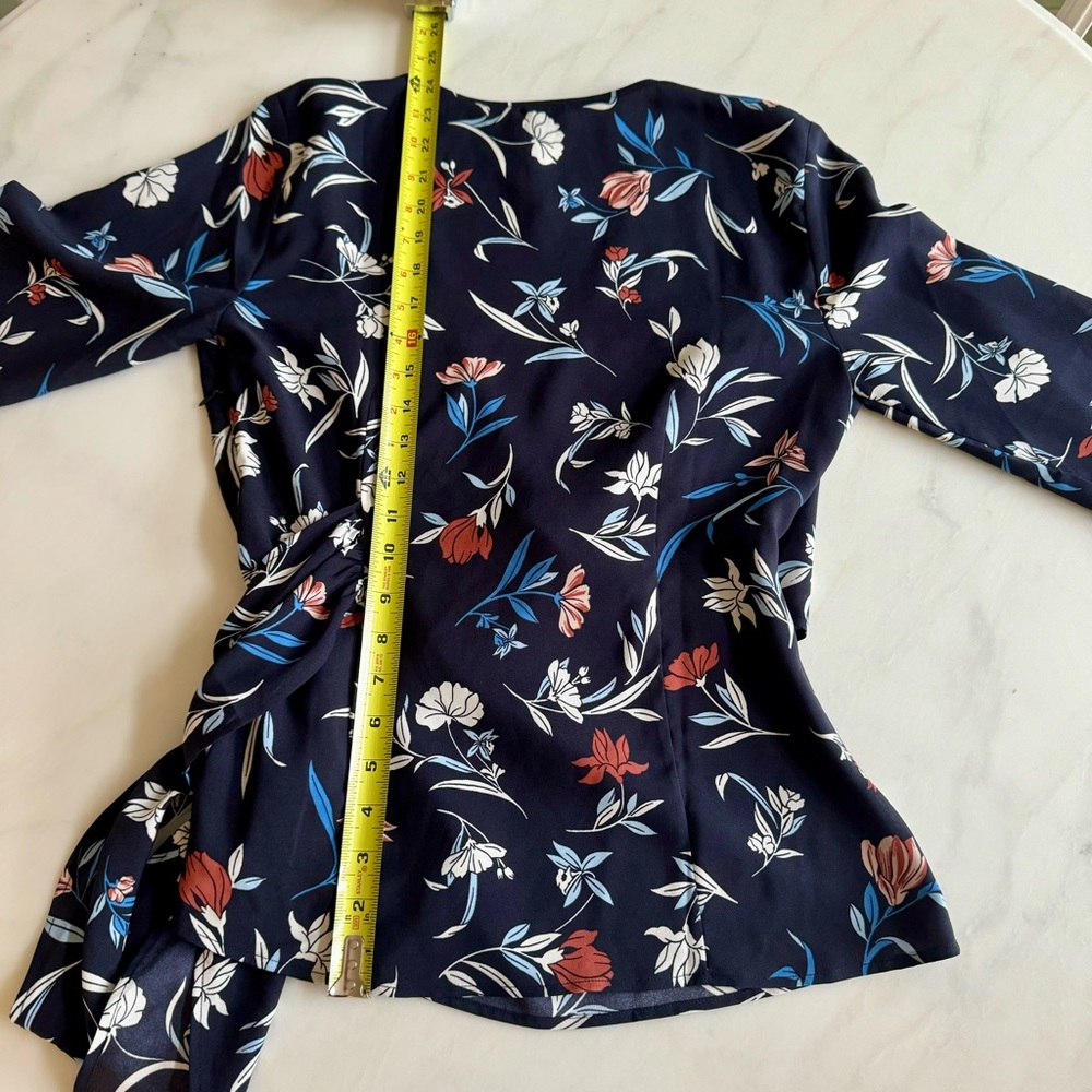 Ann Taylor Floral Belted Wrap Top Sz 2 - Picture 7 of 10